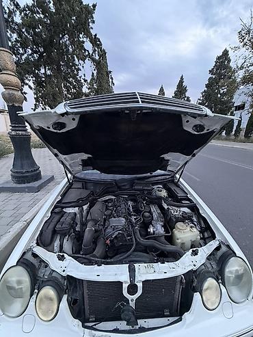mercedes 208 d: Mercedes-Benz E-Class: 2.2 l | 2001 il Sedan — 9