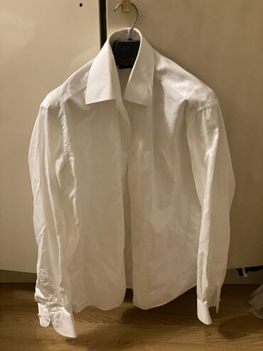 Köynəklər: Kişi köynəkləri,rubaşkaları S razmer,şalvarlar 34 razmerdilər.33 — 4