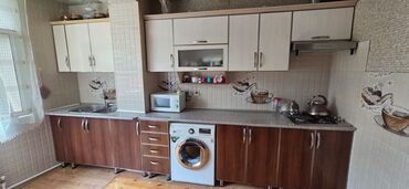 Divanlar: İdeal vəziyyətdedir. 2 gözlü moykasi, qazi asperatoru üstündə verilir