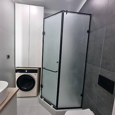 Душевые перегородки и ограждения: Душевые ограждения и перегородки из закалённого стекла на заказ. - — 13