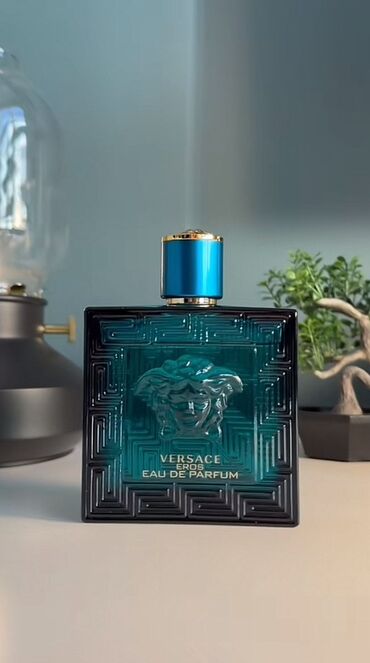 Vitaminlər və BAƏ: Versace Eros Eau de Parfum kişilər üçün nəzərdə tutulmuş ətirli bir