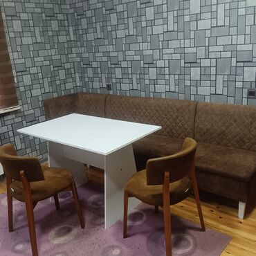 quxna divanı: Mətbəx masa dəsti satılır divanı ilə birlikdə,3 oturcağı var cəmi