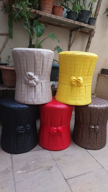 стул для пианино: Pufiklər təzədi.1 ədədi 15 man. Diametri 35, hündürluyü 44. Ünvan