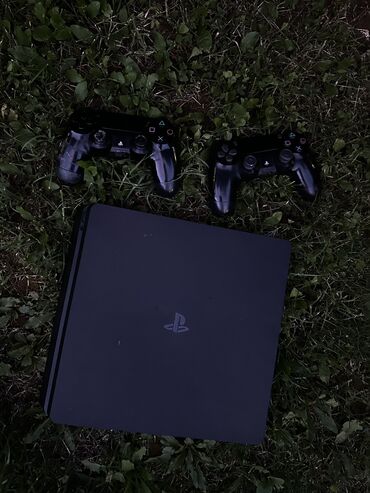 PS4 (Sony PlayStation 4): Sony Ps 4, 1 ТБ,НЕ ПРОШИТАЯ❗️❗️❗️проводов нету,торг есть,обмен