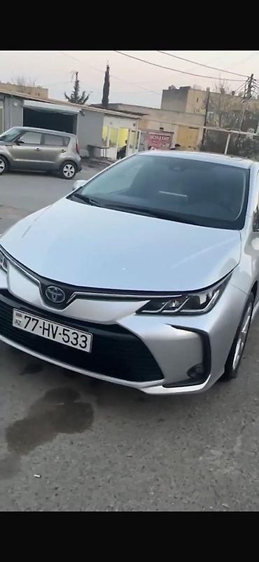 camry arxa stop: Toyota Corolla, gümüşü rəng, sedan gövdə. Rənglənməyib udarı vuruğu — 4