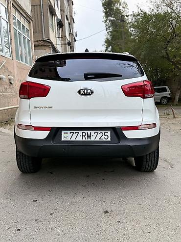 su radiatoru: Kia Sportage, ağ rəng, kompakt krossover. Güclü və qənaətcil — 2