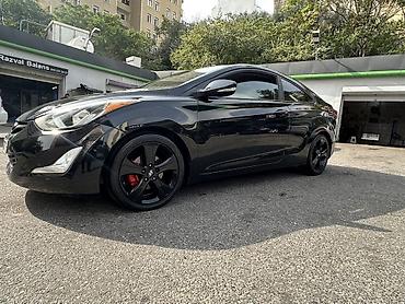 ford focus hatchback: Hyundai Elantra: 2 l | 2014 il Sedan — 3