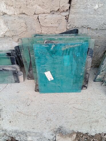 Стекла и комплектующие: Лобовой передний задний боковой различных размеров и форм — 23