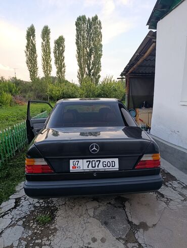 жүк ташуучу машина: Mercedes-Benz W124: 1988 г., 2.3 л, Механика, Бензин, Седан