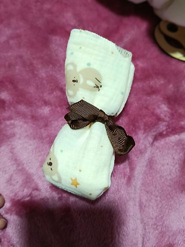 Kompleti: Poklon korpa za bebu – “Meda” set Šarmantno aranžirana pletena — 4