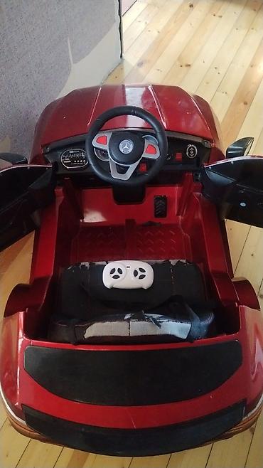 Uşaq dünyası: Uşaq üçün elektrikli minik avtomobili – Mercedes üslubunda, qırmızı — 4