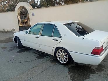 sernisin qazeli: Mercedes-Benz S-Sinif (W140) sedan, ağ rəng. - Geniş və rahat salon — 3