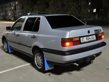 форд мотор: Volkswagen Vento: 1992 г., 1.8 л, Механика, Бензин, Седан