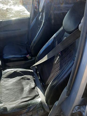 Mitsubishi: Mitsubishi Space Wagon: 2001 г., 2 л, Механика, Бензин, Минивэн — 4