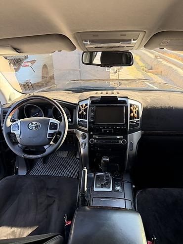 таеты: Toyota Land Cruiser: 2012 г., 4.6 л, Автомат, Газ, Внедорожник — 7