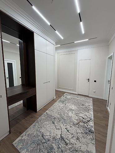 Долгосрочная аренда квартир: Трехкомнатная студия в современном минималистичном стиле. Район — 10