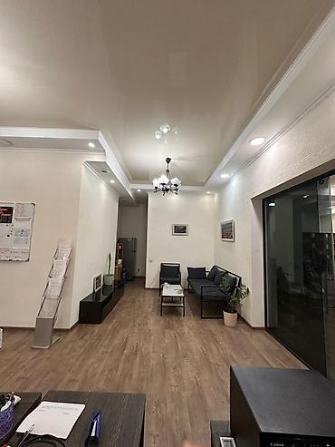 маленький офис: Продажа офисов 96 м², С ремонтом, Многоэтажное здание, 1 этаж — 4