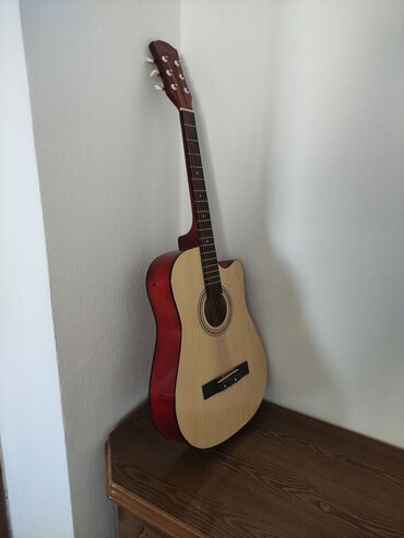 Музыкалык аспаптар: Продаётся новая гитара. Чехол в подарок