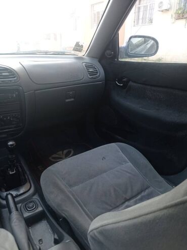 Daewoo: Daewoo Nubira: 1.6 l | 1998 il — 8