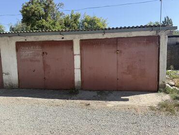 кирпичный гараж: 40 м², Бетонный | Подвал, погреб