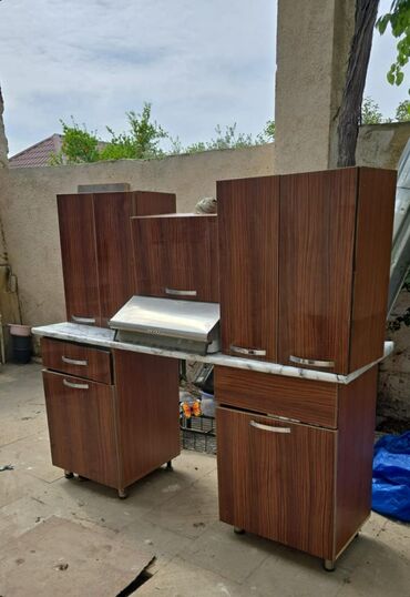 dolab metbex: Mətbəxt mebeli 230m ölçü 1.80sm uzerinde qaz,moyka aspirator verilecek