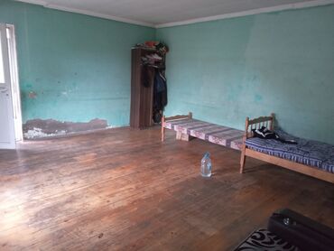 Həyət evləri və villaların satışı: Satılır: yaşayış evi və yanında fəaliyyət göstərən kiçik market binası — 17