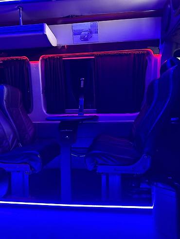 Аренда пассажирского буса: Mercedes-Benz Sprinter — комфортабельный микроавтобус/минивэн в черном — 8