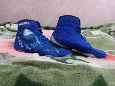 продаю в связи с переездом: Мужские кроссовки, 40, Новый, цвет - Синий, Платная доставка at lalafo.kg продаю в связи с переездом: Мужские кроссовки, 40, Новый, цвет - Синий, Платная доставка