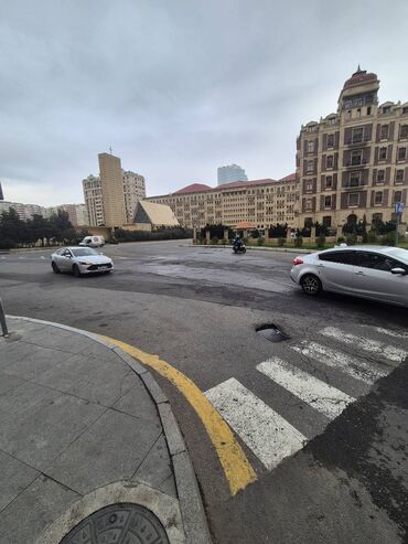 Uzunmüddətli kirayə mənzillər: Xətai Rayonu, Afiyəddin Cəlilov küçəsi, Park Azurun yanında. 16 — 24