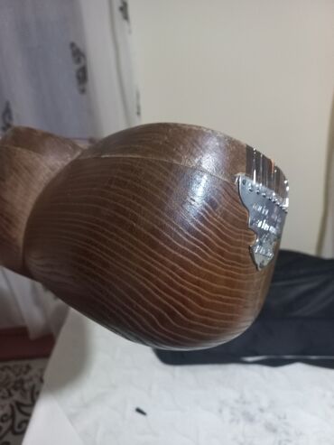 Tar: Tar – 9 simli, klassik Azərbaycan tarı - Korpus: ənənəvi iki gövdəli — 9