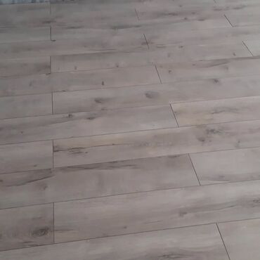 Digər tikinti xidmətləri: Parket və laminat döşəmə xidməti - Laminat döşəmə: ağac naxışlı