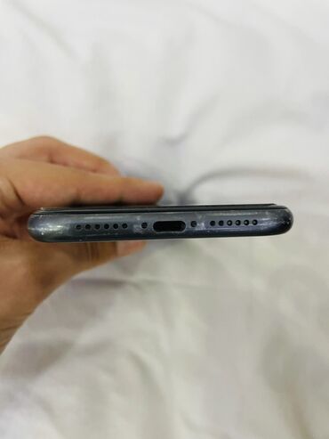 Apple iPhone: IPhone 11, 64 GB, Qara, Face ID — 7