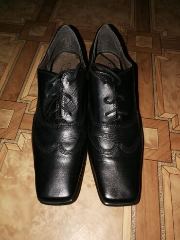 черная обувь: Продаю 500 сом новые