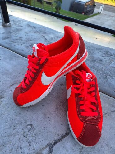 loreal olovka za obrve: Nike, 37.5, color - Red