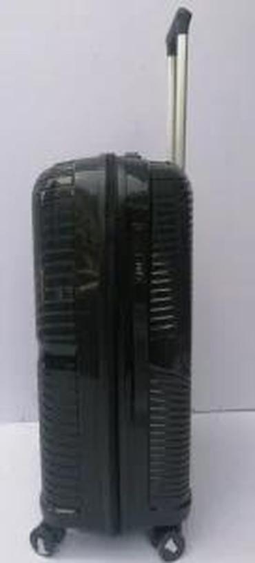 Putni koferi i torbe: Tvrdi koferi – set 3 komada, crni, sa reljefnim dijagonalnim linijama — 17