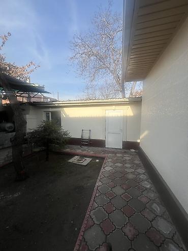 Продажа коттеджей и домов: Продается дом, 5 соток в Пишпеке Внутри участка 3 здания жилых и 2 at lalafo.kg — 14 Продажа коттеджей и домов: Продается дом, 5 соток в Пишпеке Внутри участка 3 здания жилых и 2 — 14