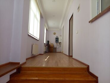 Həyət evləri və villaların satışı: Satışa təqdim olunur: həyəti və bağ sahəsi olan iki mərtəbəli fərdi — 39