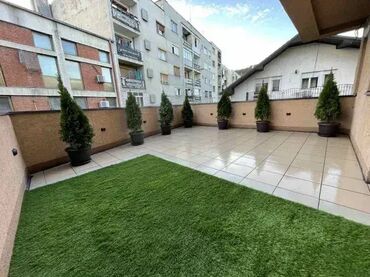 Baštenska dekoracija: Vestacka trava 2 cm 1.500 din — 2