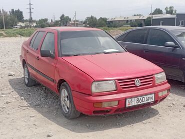 купить фронтальный погрузчик бу: Volkswagen Vento: 1993 г., 1.8 л, Механика, Бензин, Седан