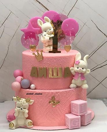 Кондитерские изделия, сладости: Двухъярусный праздничный торт, выполненный в нежных розовых тонах — 2