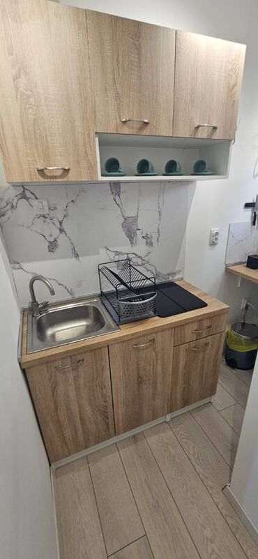 Dugoročno: Nameštena soba/studio za izdavanje - Kompaktni stan sa francuskim — 6