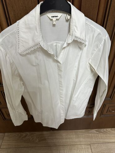 Köynək və bluzalar: 10 azn . Razmer S/M — 22