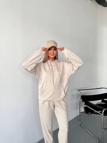 Gornji i donji deo: Komplet trenerka S M L XL 2XL Cena 3700 din — 10