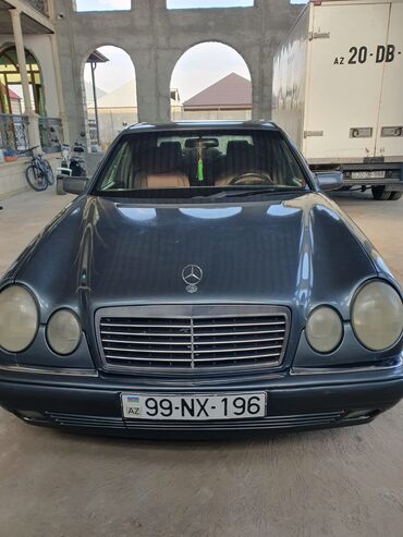 Mercedes-Benz: Mercedes-Benz E-Class: 2 l | 1996 il Sedan — 4