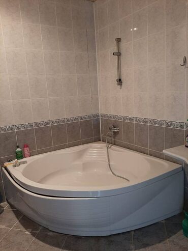 Uzunmüddətli kirayə mənzillər: Sahil işəri şəhər metrosunun yaxınlığında(Torqovuda) 4 mertebəli — 18