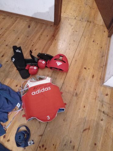 İdman formaları: Uşaq üçün döyüş/idman komplekti – 7-8 yaşa uyğun Dəst tərkibi: - — 10