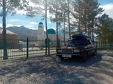385 55: Автомобиль седан классического типа с доработками для путешествий — 6
