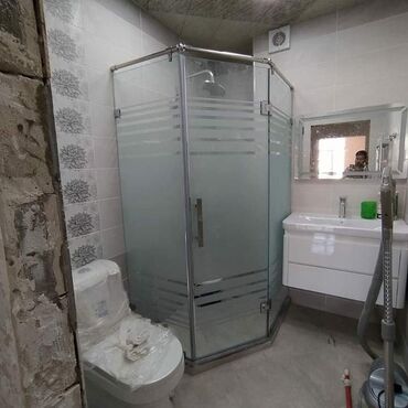 Duş kabinaları, arakəsmələr: Yeni Üstü açıq kabina, Künc üçün, Ödənişli çatdırılma — 15