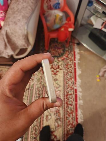 gaming qulaqciq: IPhone SE, 64 GB, Gümüşü, Barmaq izi — 9
