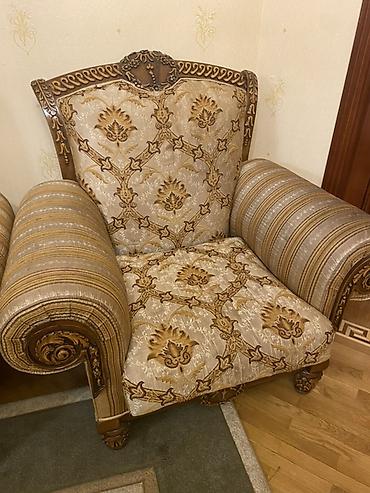 Qonaq otağı dəstləri: Klassik üslubda 4 hissəli qonaq otağı dəsti Tərkibi: - 1 ədəd 3 — 4